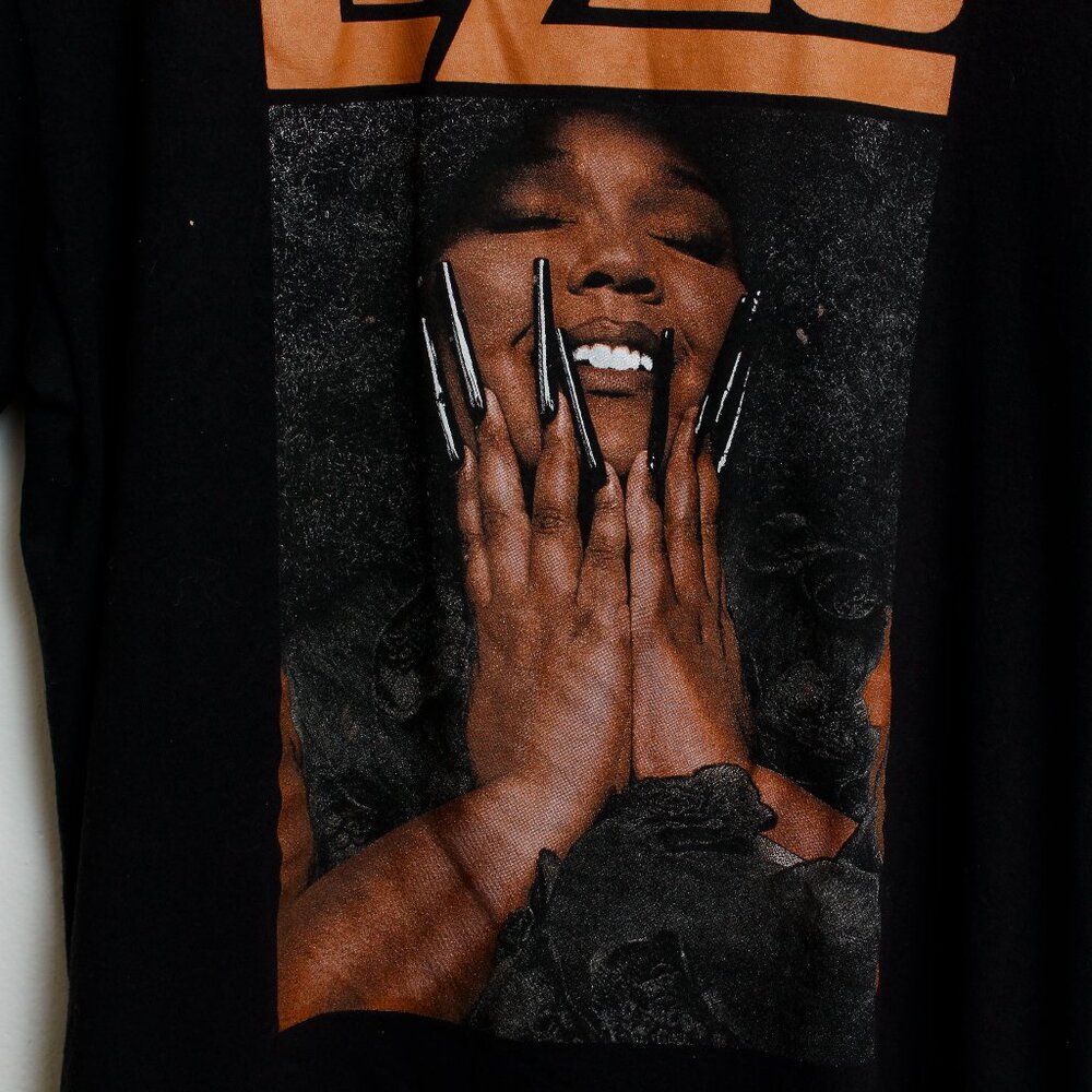 Lizzo Shirt Womens XL Black Graphic Tee - Picture 6 of 8